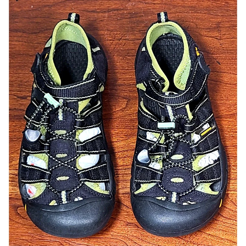 KEEN Sandals Newport H2 Youth Size 4 Waterproof Hiking Water Sport Green 9212